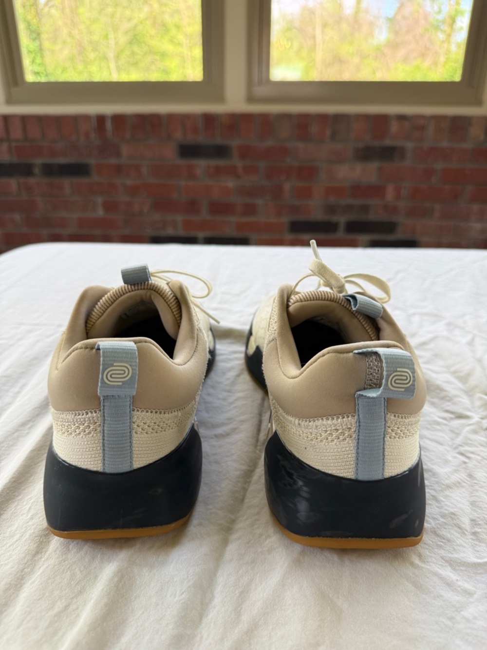 while on earth Women’s Move Trainers - Picture 4 of 6